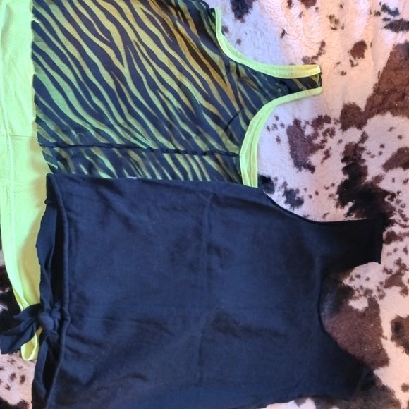 Set of 2 Vintage Tank Tops Size M Juniors - Picture 2 of 12